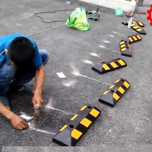 Lắp đặt chặn bánh xe cao su tại Hà Nội