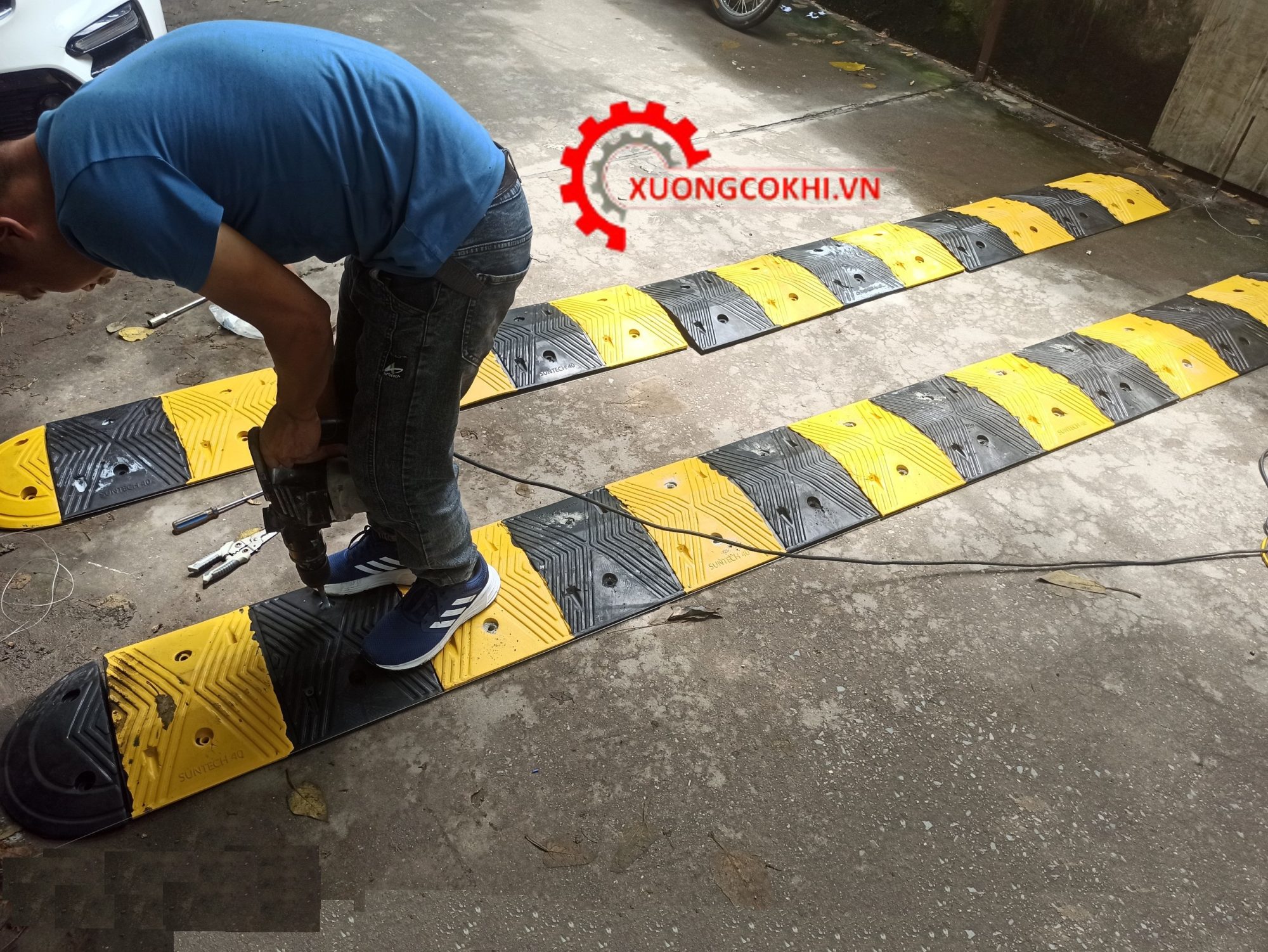 Lắp đặt gờ giảm tốc tại Hà Nội 3 Công ty VHB lắp đặt gờ giảm tốc cho khách hàng
