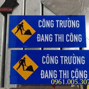 Biển báo công trường đang thi công