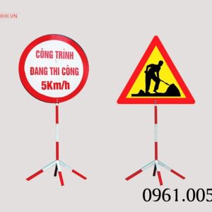 Biển báo công trường đang thi công