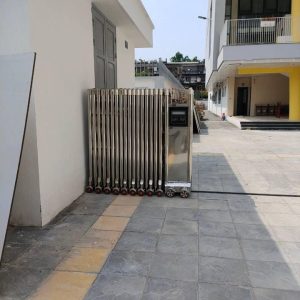 Cổng xếp có ray chạy điện tự động