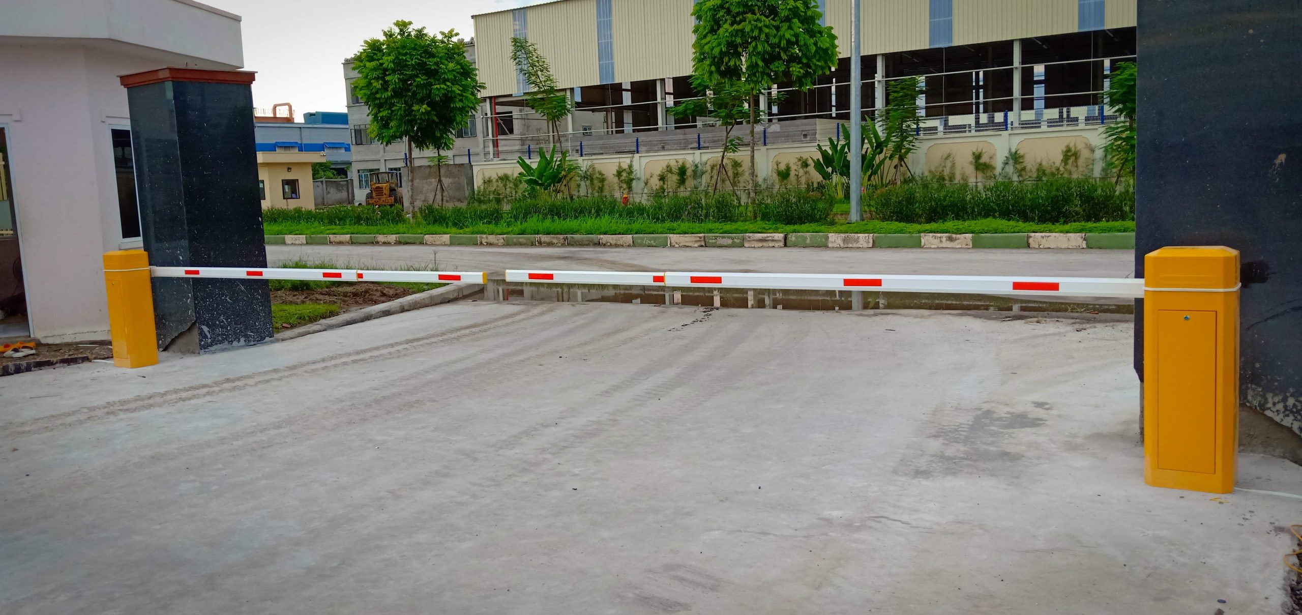 Lắp đặt barie tại Lào Cai